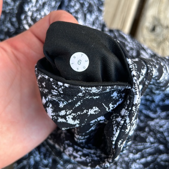 Lululemon Wunder Under Leggings - Picture 4 of 8